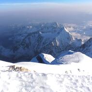 Pohľad na hrebeň Kabru a Rathong počas zostupu zo Selele La