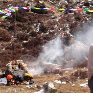 Bojan pred chortenom počas puje