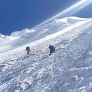 Romano a Nives vo vrcholovej stene