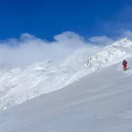 Začiatok túry nad chatou Hochjoch Hospiz.