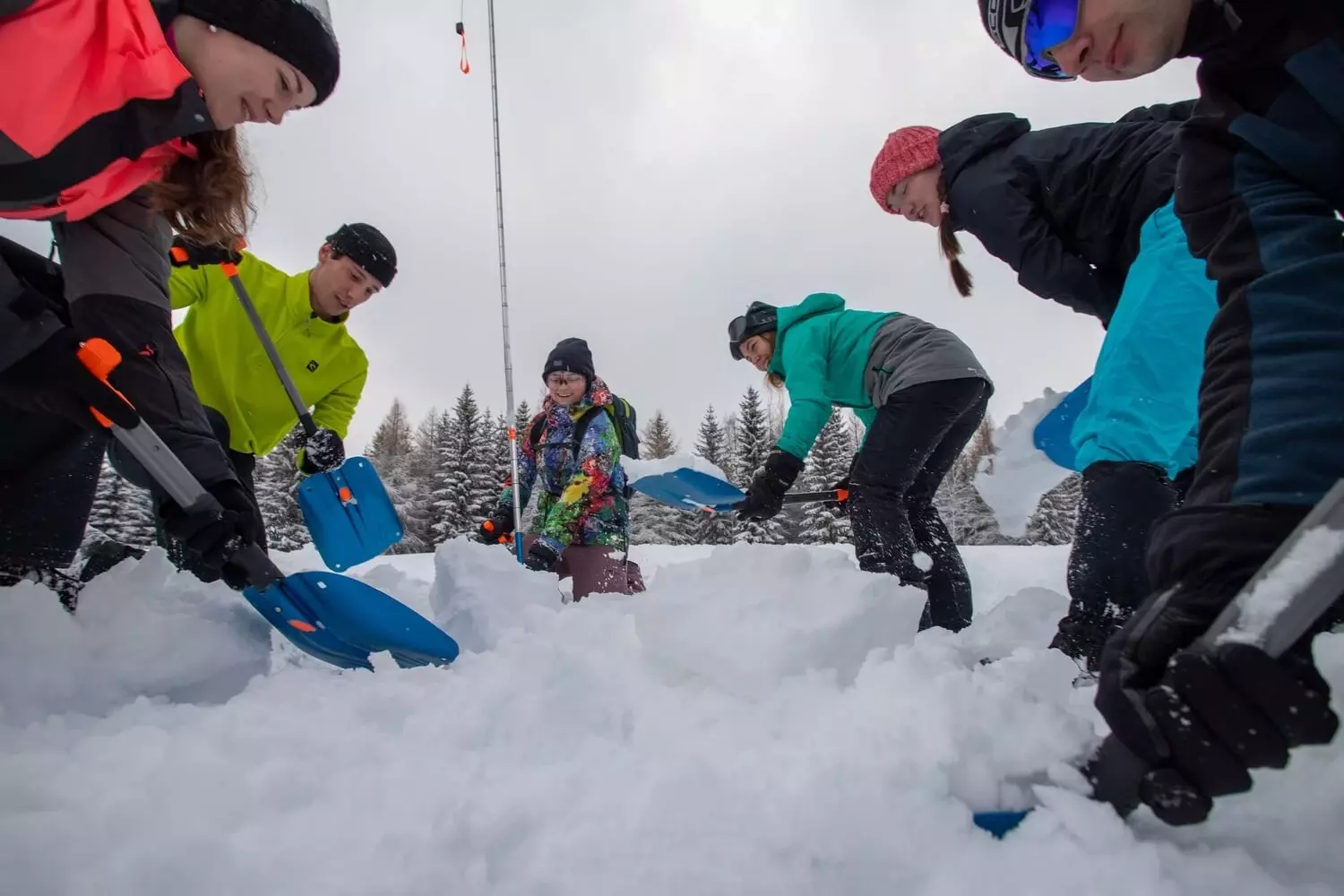 Po jemném dohledání následuje sondování a samotné vykopání.