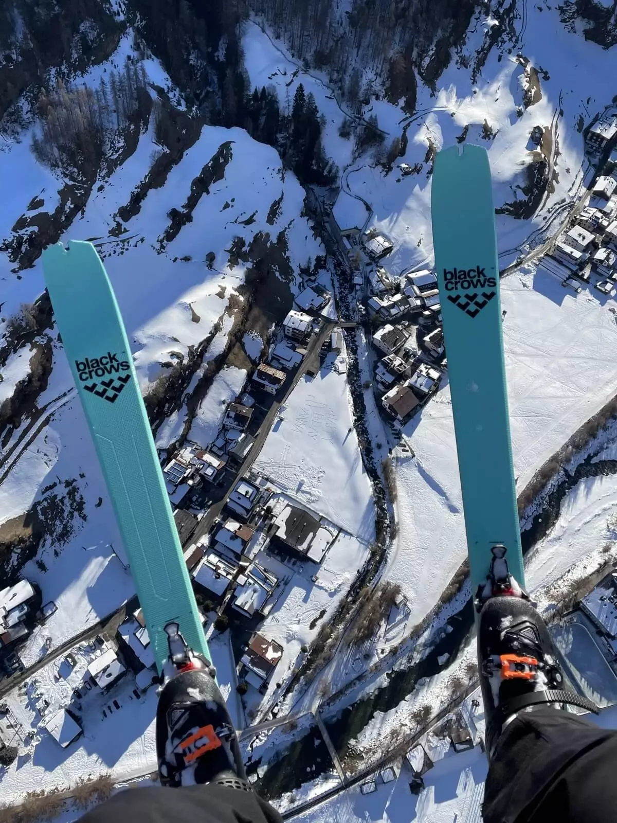 Tak lítají Mentis vrány.