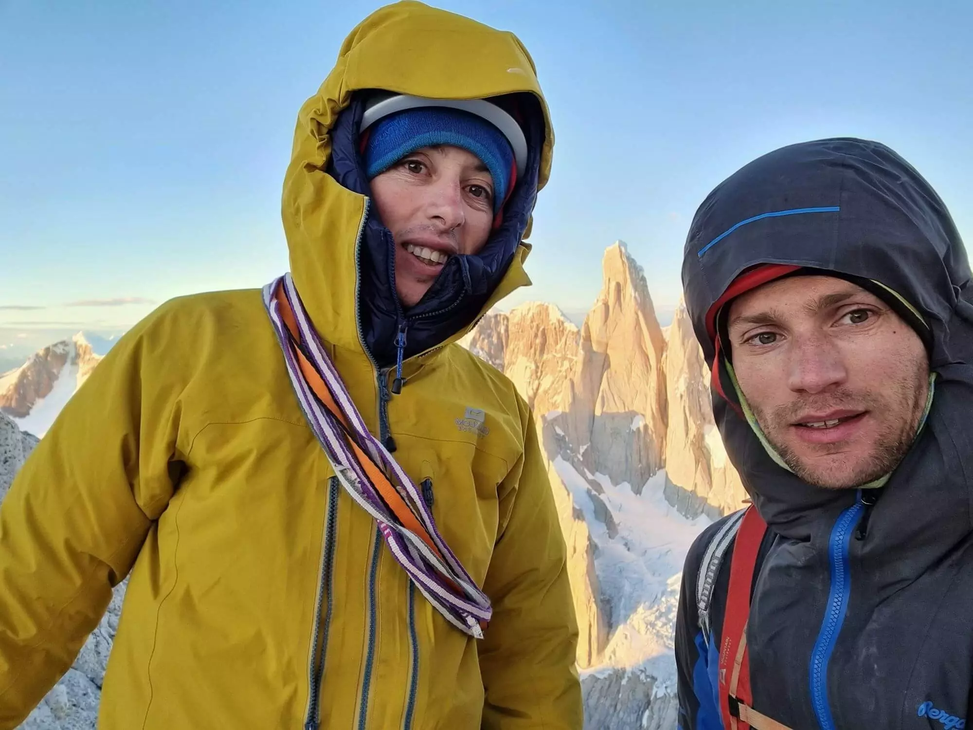 Vrcholovka po mrazivej noci.