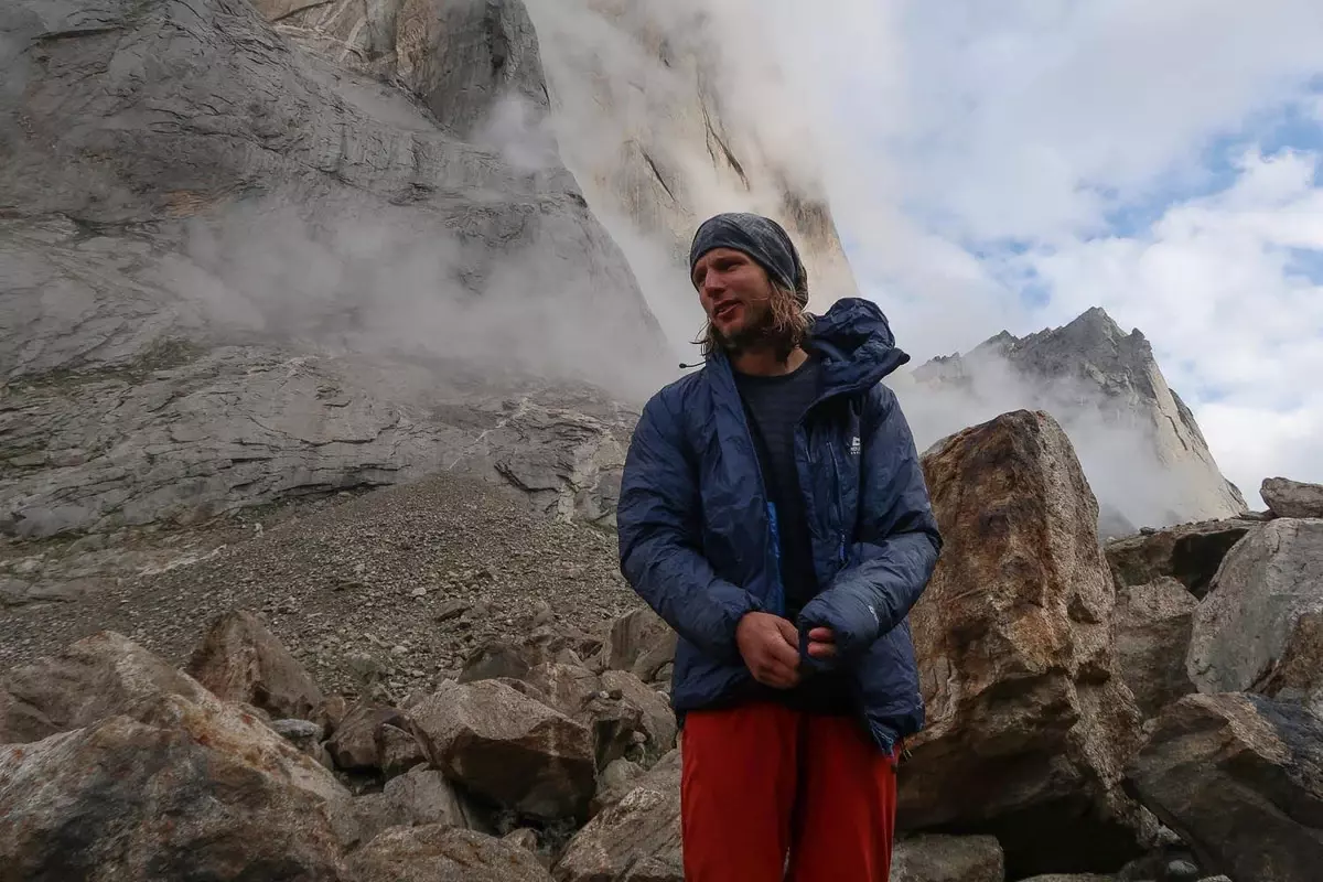 Po shledání s Bláňou a Standou. Mlžný Asán v pozadí. (foto: Standův kapesní foťák)