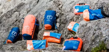 107430_lekarnicka-ortovox-first-aid-waterproof-mini--barva-shocking-orange